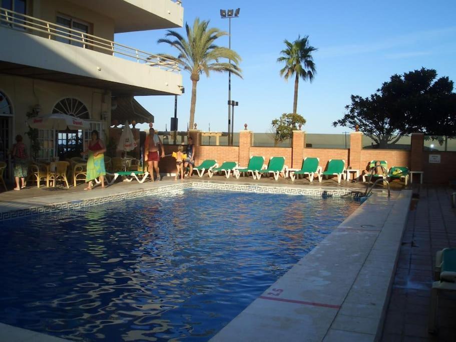 Seafront Apartment With Open-Air Heated Pool Fuengirola Bagian luar foto