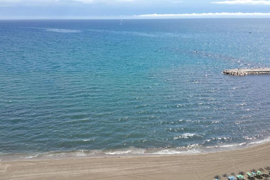 Seafront Apartment With Open-Air Heated Pool Fuengirola Bagian luar foto